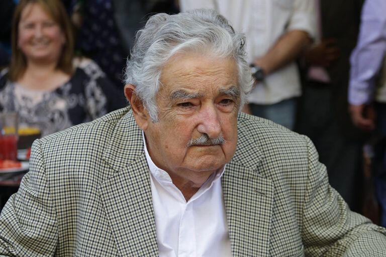Pepe Mujica destacó el “sacrificio” de los chilenos por las manifestaciones