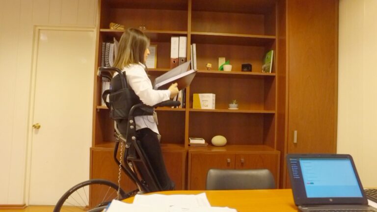 GetUp: Una silla de ruedas distinta que permite ponerse de pie