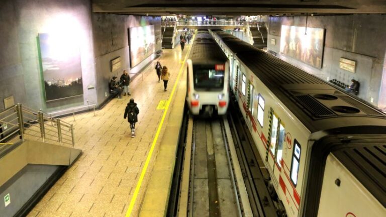Transporte público: Revisa cómo funcionará el Metro y Transantiago este miércoles