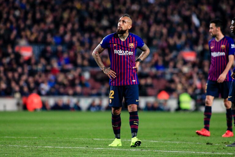 Barcelona pierde con Vidal de titular y pone en riesgo el liderato en La Liga