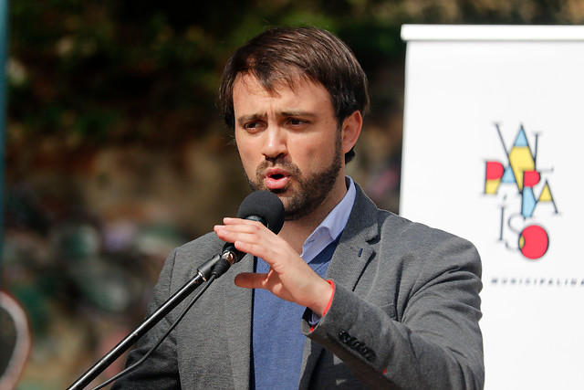 Jorge Sharp afirma que incendio en Cerro Rodelillo 