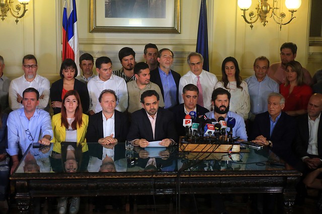 Oposición busca ampliar acuerdo por la Constitución: Paridad de género y escaños para pueblos indígenas son sus prioridades