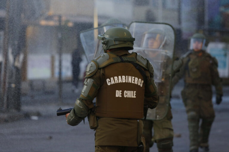Valparaíso: Carabineros podrán usar balines en casos de peligro de vida y gases lacrimógenos según los protocolos