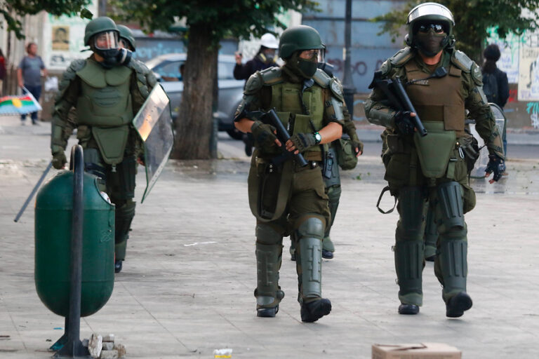 Informe de HRW detectó graves violaciones a DD.HH. en Chile: Recomienda una urgente reforma en Carabineros