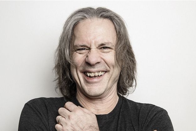 Vocalista de Iron Maiden regresa a Chile para repasar su trayectoria con un conversatorio en Teatro Corpartes