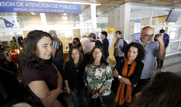 Tras caso de espionaje policial, presentan querella criminal contra Gonzalo Blumel y Mario Rozas