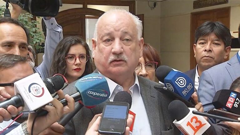 Teillier confirma que el PC participará en el plebiscito para una nueva Constitución