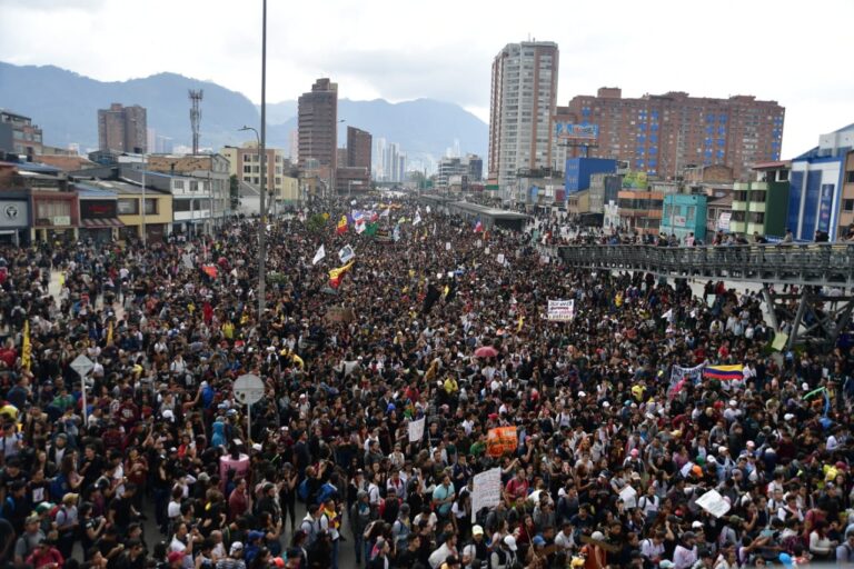Masivas protestas y movilizaciones: ¿Por qué están marchando los colombianos?