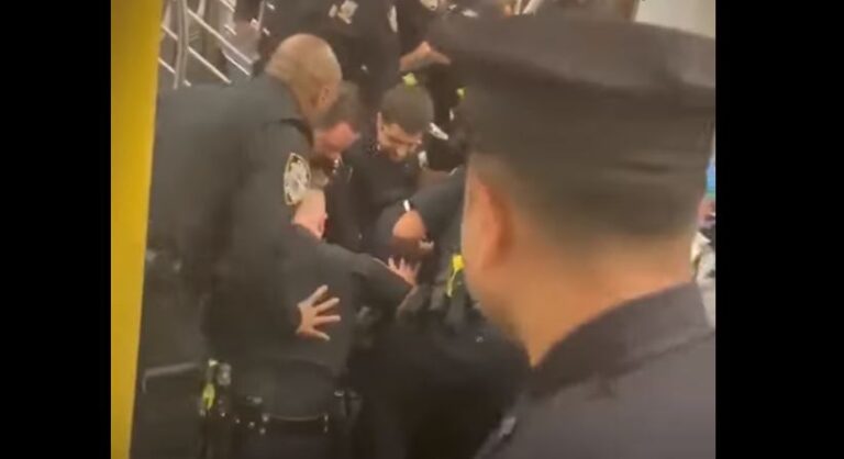 La violenta detención a Andrés Napier, el caso que provocó la evasión masiva en el metro de Nueva York