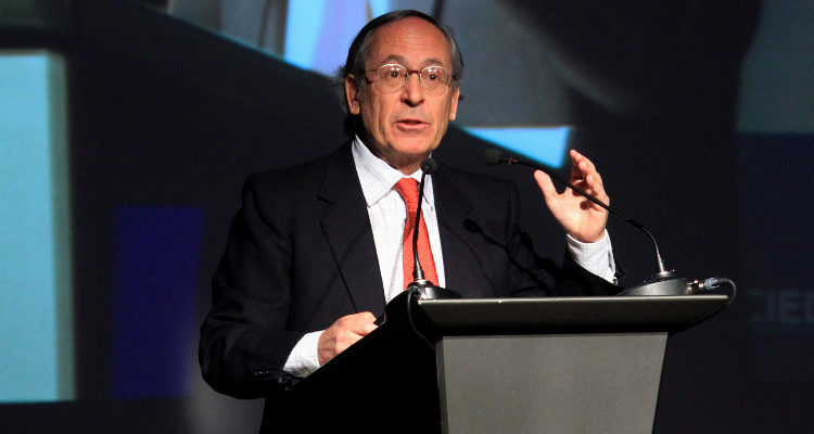 José Piñera llama a defender la Constitución y el sistema económico: 