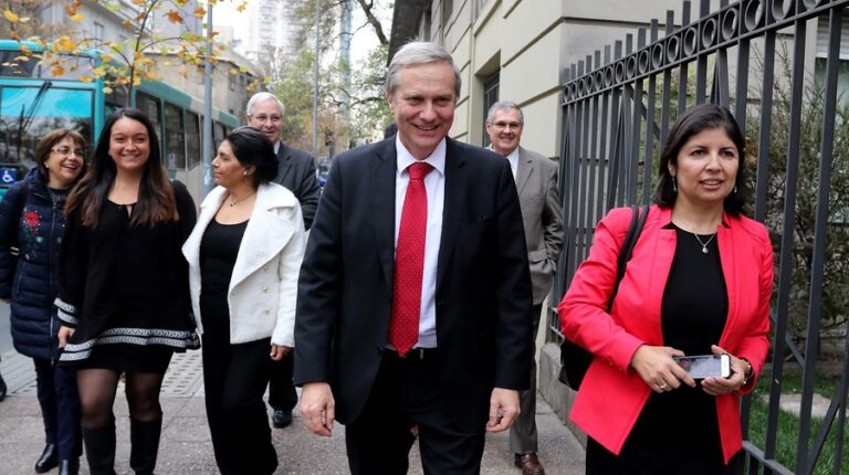 Con propaganda radial incluida: Kast lanza campaña contra nueva Constitución