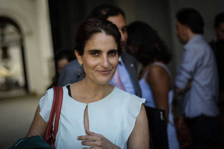 Ministra del Trabajo no se cierra a subir la cotización sobre 5%, pero 