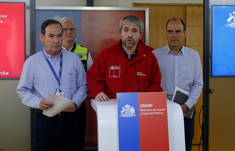 Gobierno anuncia querella contra quienes resulten responsables del incendio en Valparaíso y realiza nuevo balance