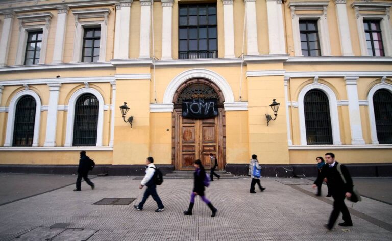 Fiscalía Centro Norte confirma que libros extraídos de U. de Chile fueron recuperados