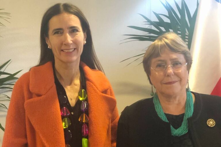 La ministra Carolina Schmidt se reunió con Michelle Bachelet en Madrid en el marco de la COP25