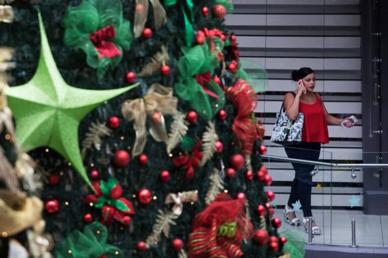 Campañas publicitarias fomentarían las compras excesivas en época navideña