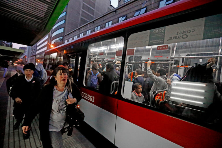 Ministerio de Transportes suma 4 recorridos de buses para la madrugada del 1 de enero en Santiago
