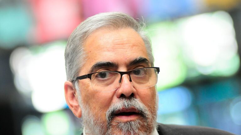 Fin al subcontrato: Más de 300 trabajadores de aseo, seguridad y jardines de la Usach dejarán de ser personal externo