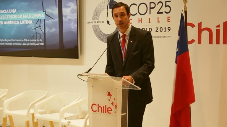 Chile se compromete a lograr que 70% de la energía usada en el país sea renovable a partir del 2030