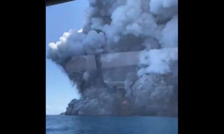 Erupción de volcán en Nueva Zelanda deja al menos 5 muertos y varios desaparecidos