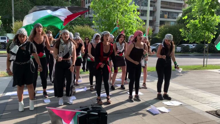 Embajada de Israel rechaza intervención de grupo de jóvenes chileno-palestinas