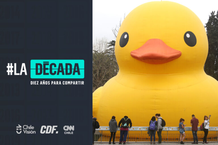 El pato de hule gigante que visitó Chile, se desinfló y se convirtió en meme