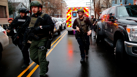 Un policía y varios muertos deja tiroteo en Nueva Jersey