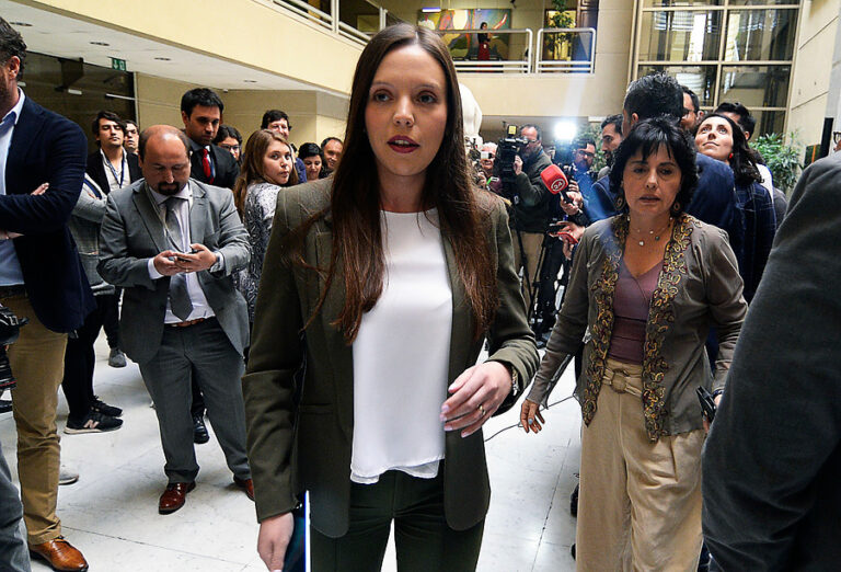 Camila Flores acusó que fue víctima de una situación de “discriminación” tras ser expulsada de tienda