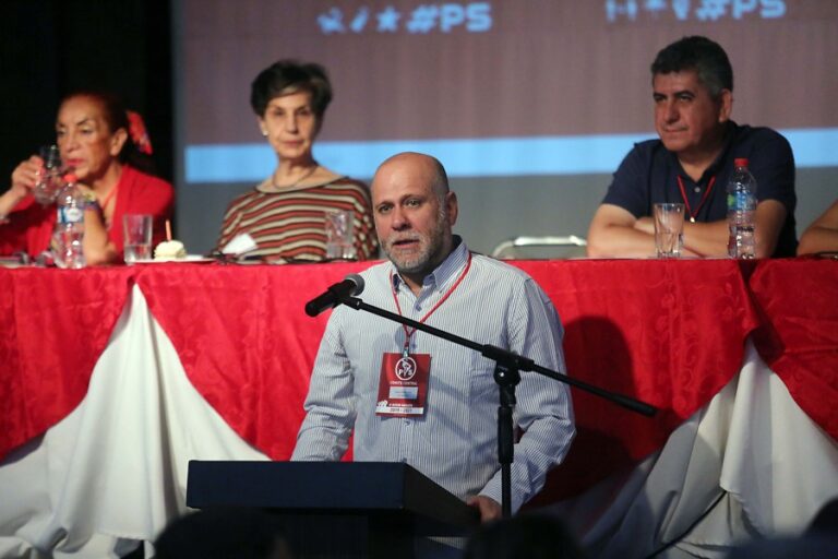 Elizalde en Comité Central del PS: 