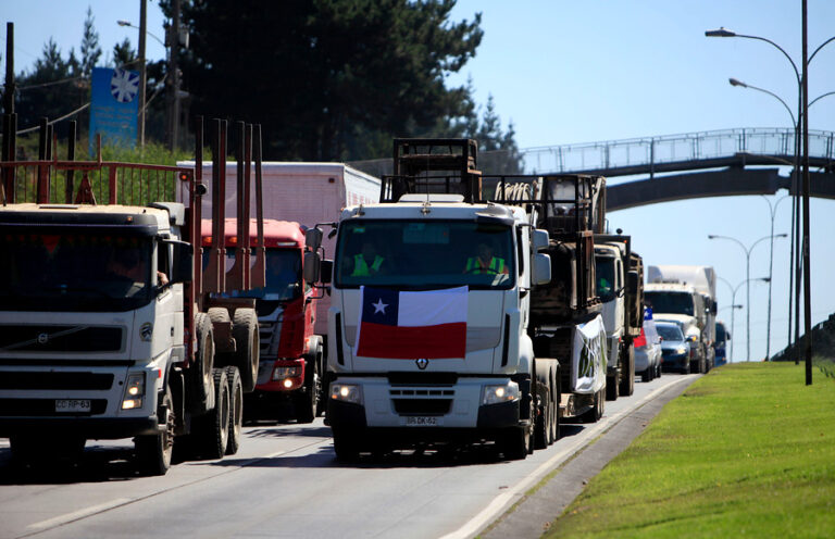 Camioneros solicitan al gobierno actuar para 