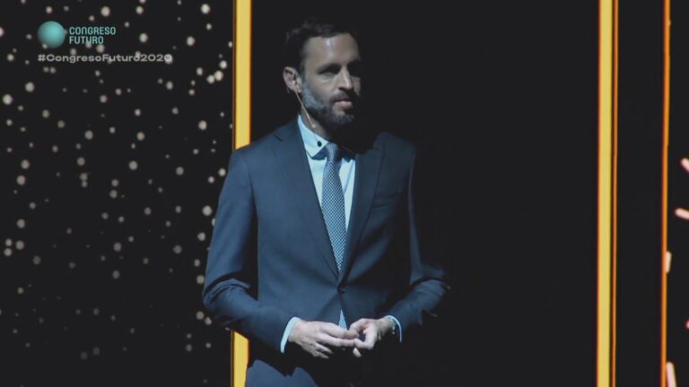 Polis, algoritmos e idiotas: Daniel Matamala vislumbra el futuro de la humanidad en Congreso Futuro 2020