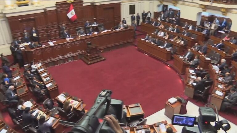 Elecciones en Perú: Resultados muestran un congreso fragmentado y la caída del 