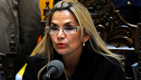 La presidenta interina de Bolivia Jeanine Áñez pidió la renuncia a todos sus ministros
