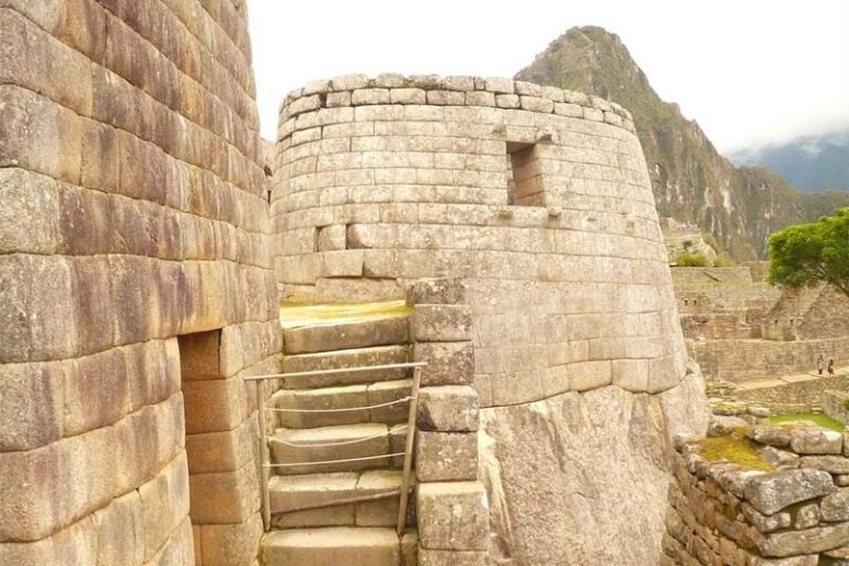 Chileno fue detenido junto a otros 5 turistas por dañar y defecar en templo de Machu Picchu