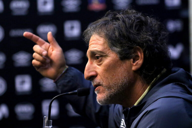 Mario Salas es despedido de Colo Colo tras seguidilla de derrotas