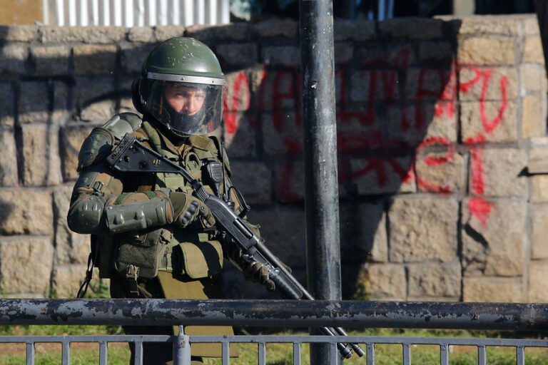 Joven que fue impactado en el cuello por perdigón se querelló contra Carabineros