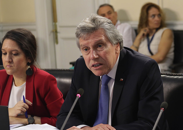 El ex ministro de Defensa, Alberto Espina, fue internado en urgencias tras sufrir un ACV