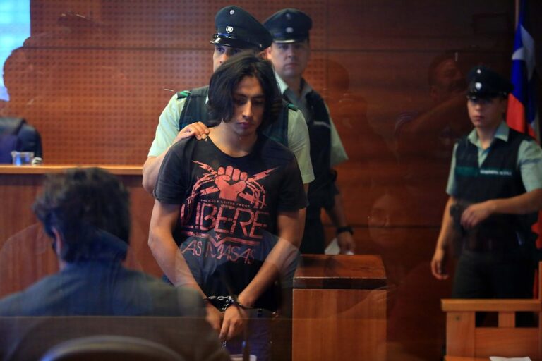 Imputado por incendio en iglesia de Carabineros será sometido a pruebas de ADN