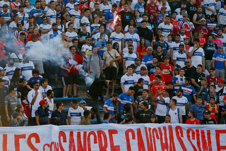 Hincha de Católica no podrá ingresar a los estadios por 14 años