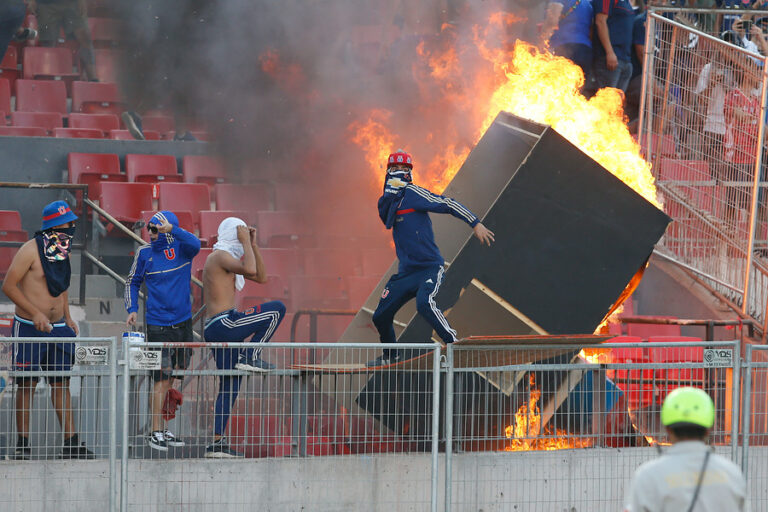 La U arriesga no jugar más de local por los incidentes en la Libertadores