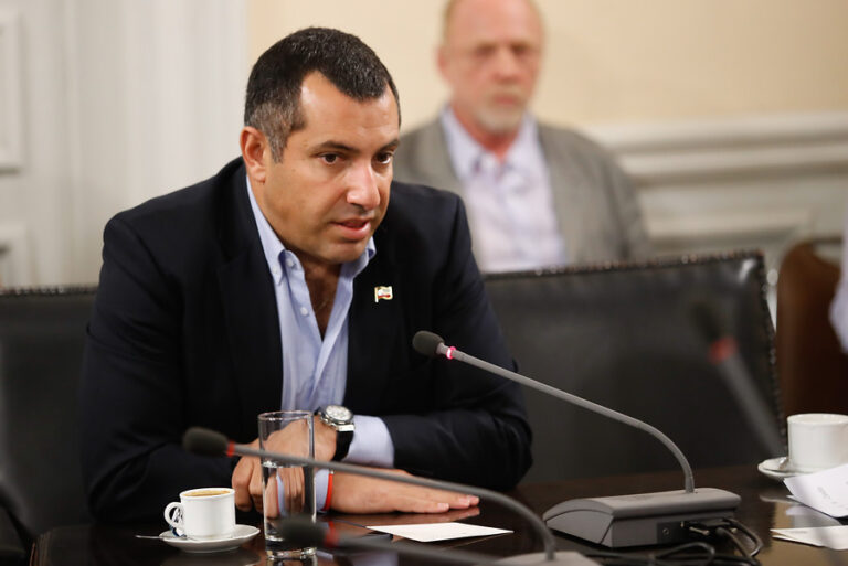 Ministro (s) de Agricultura sobre Gustavo Hasbún: “Ya ha tenido audios de otras cosas extrañas”