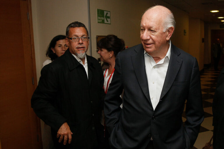 Ciper revela que ex presidente Lagos y su hijo senador no pagan contribuciones por sus casas en Caleu