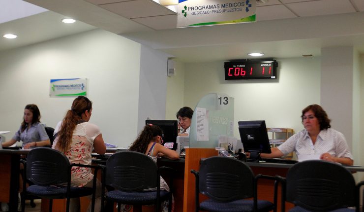 Isapres: Mujeres entre 30 y 34 años gastan el doble que los hombres en prestaciones de salud