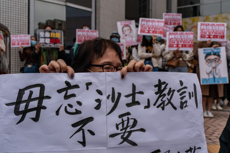 813 fallecidos: La cifra global de muertes por coronavirus de Wuhan superó a la del SARS