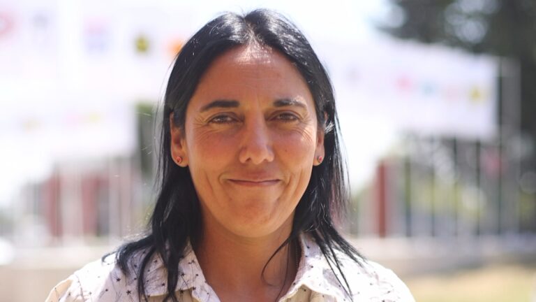 La (r)evolución de Paula Navarro, la entrenadora bicampeona del fútbol chileno