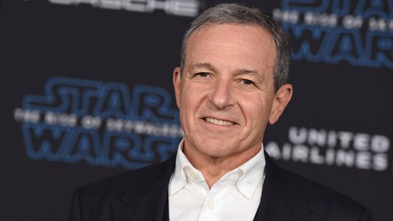 CEO de Disney renuncia a su sueldo para aminorar los efectos de la crisis del coronavirus en su compañía
