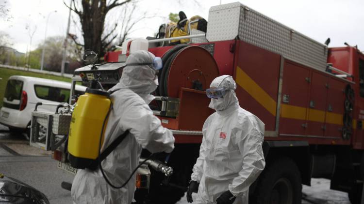España: Encuentran a ancianos conviviendo con cadáveres en hogares de adultos mayores