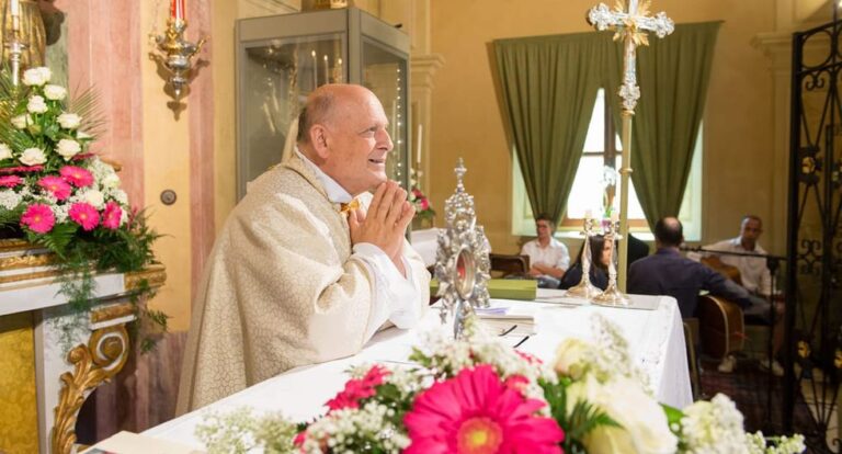 Sacerdote italiano muere producto del coronavirus: Regaló su respirador mecánico a paciente más joven