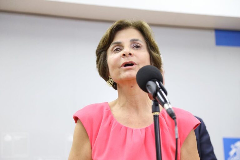 Paula Daza: “La población no tiene que usar mascarilla, sólo lo deben hacer quienes presenten síntomas