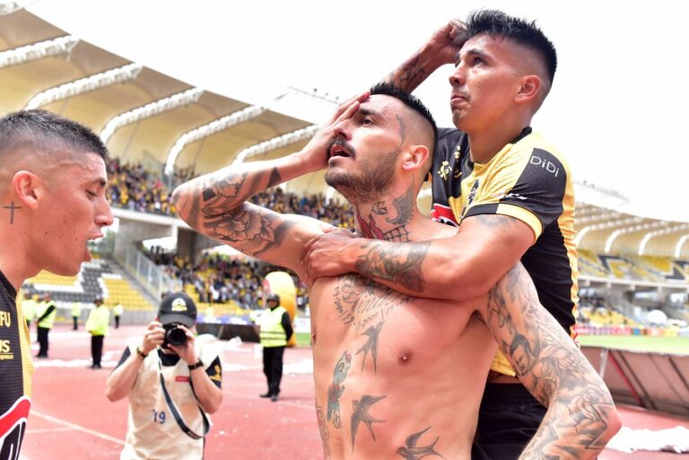 Mauricio Pinilla se tapó un ojo tras anotar el gol definitivo en clásico de Coquimbo Unido y La Serena